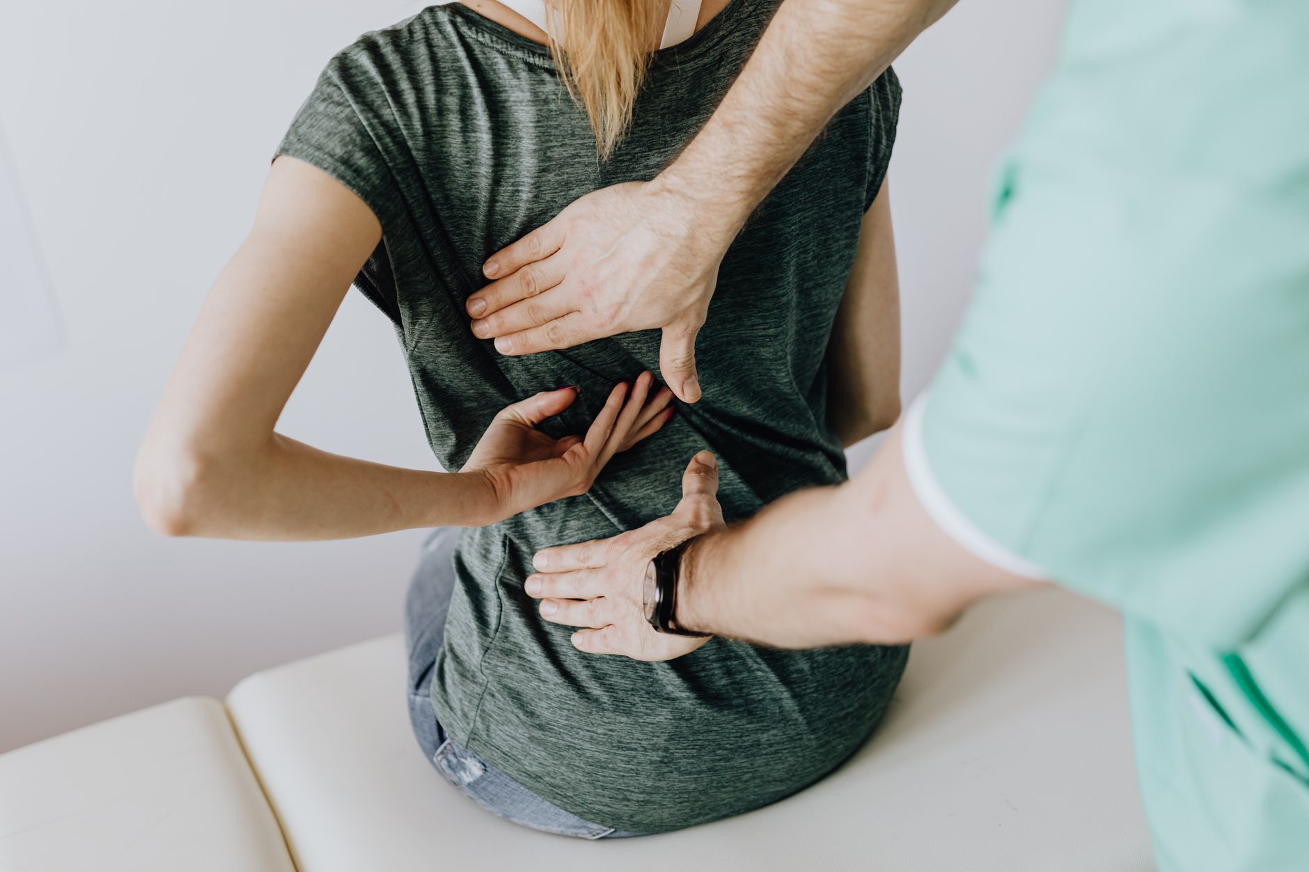Czym różni się fizjoterapia od osteopatii? Poznaj najważniejsze różnice